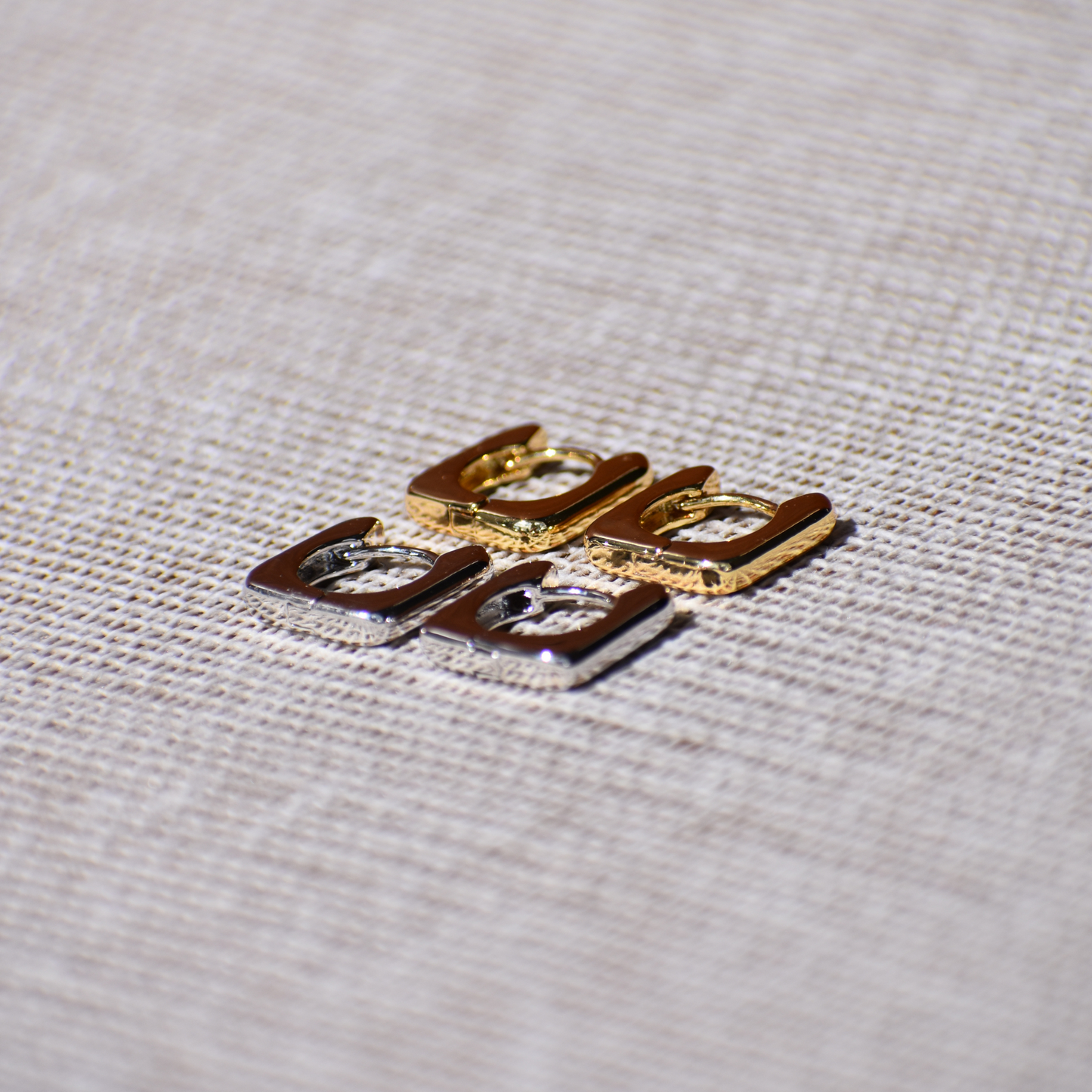 STB EARRING, GOLDEN EMBRACE