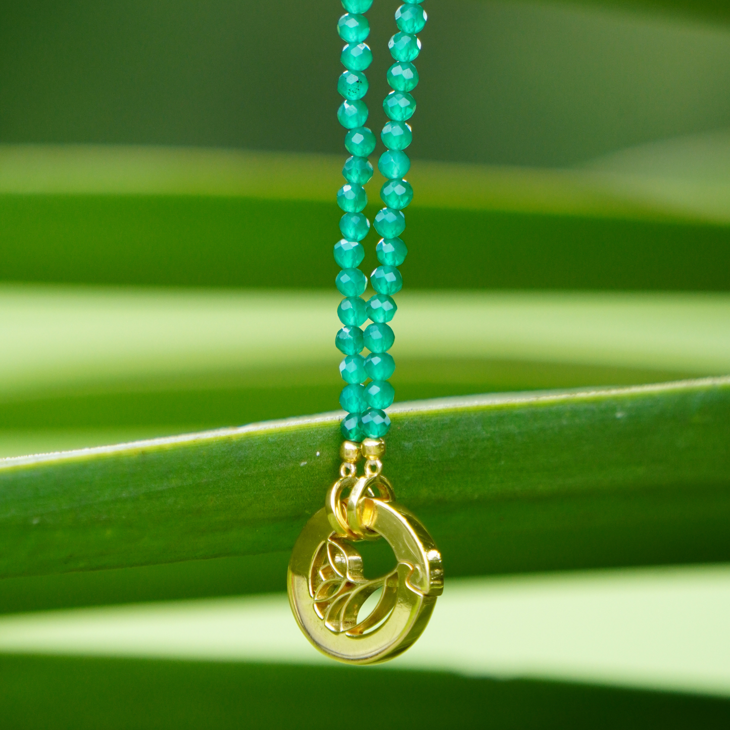 STB, FLOWER BLOSSOM PEBBLES NECKLACE - GREEN - MBP