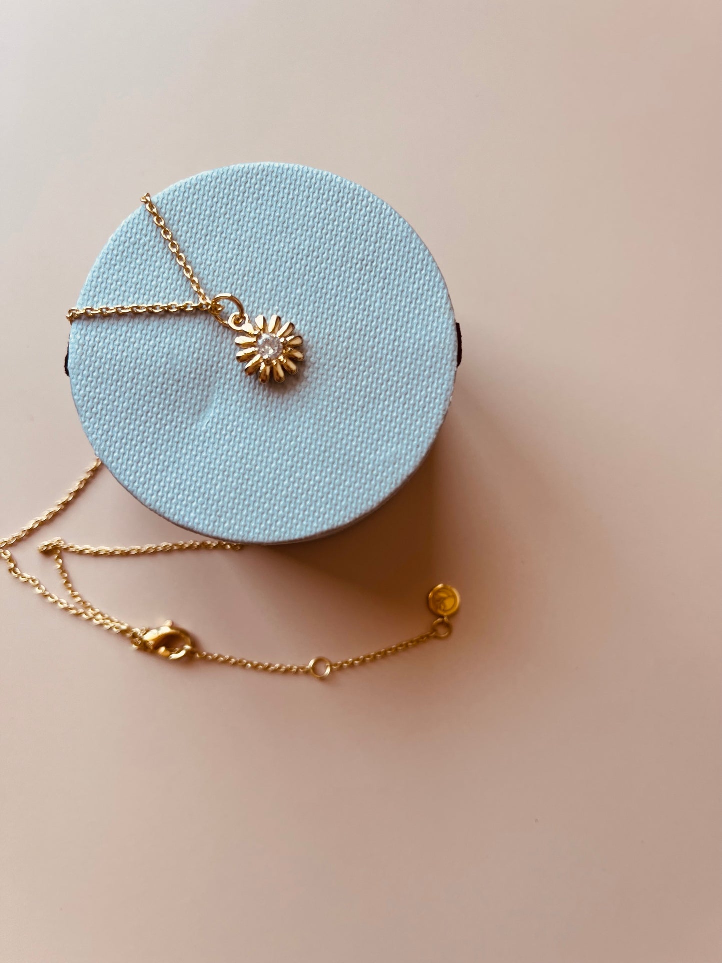 STB, FLOWER NECKLACE - KNOWLEDGE IS POWER