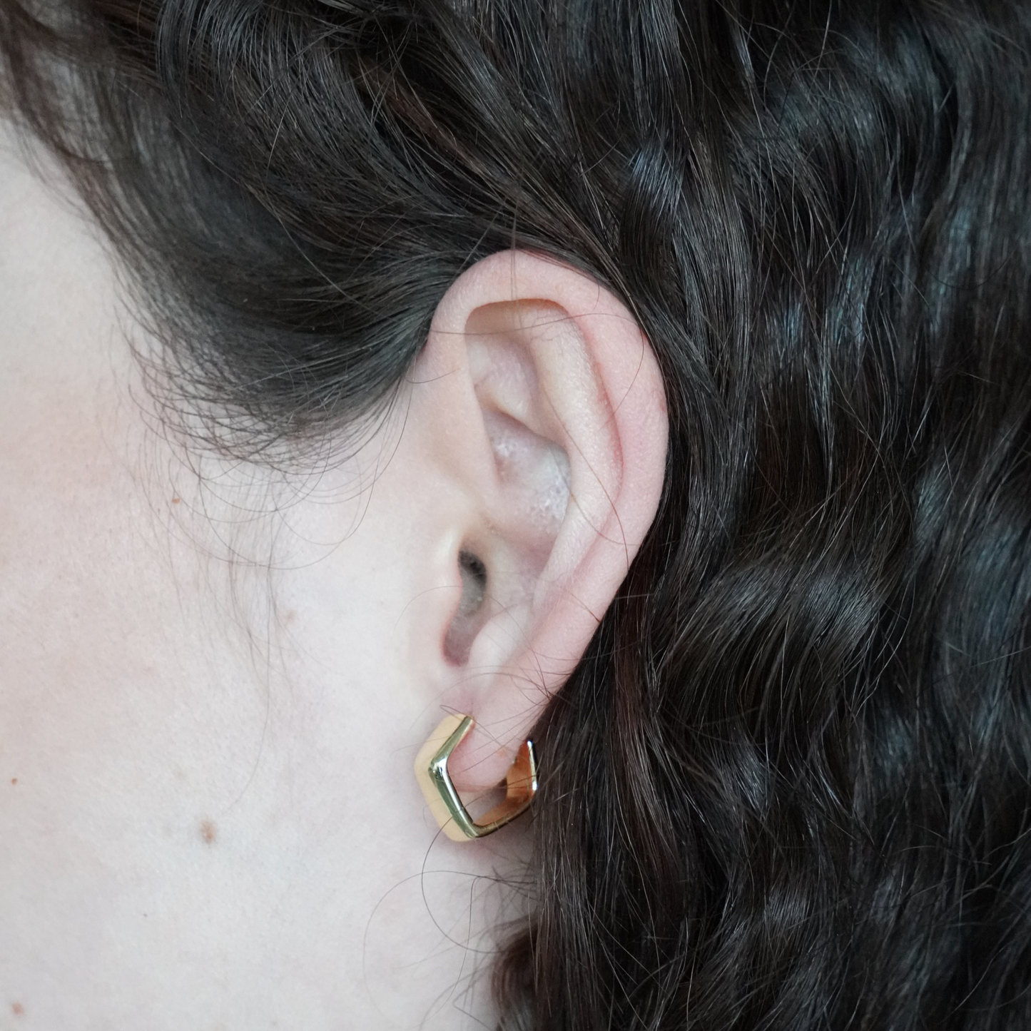 STB EARRINGS, BALANCE LINE HOOPS