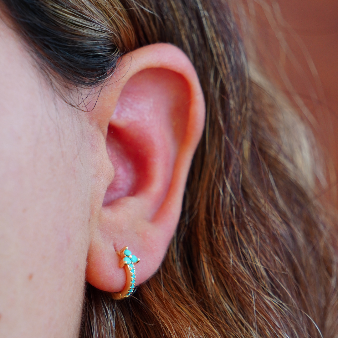STB EARRING,  DAISY SMALL HUGGIE